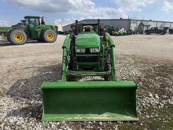Image of John Deere 3033R equipment image 1