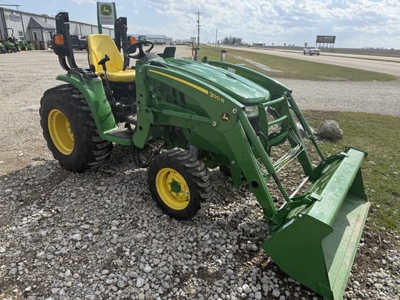 Image of John Deere 3033R equipment image 3