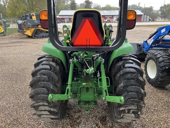 Image of John Deere 3033R equipment image 4