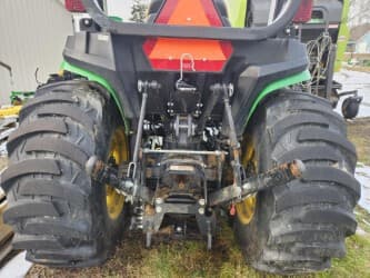 Image of John Deere 3038E equipment image 3