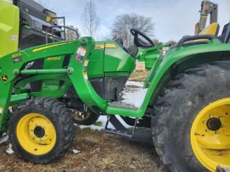 Image of John Deere 3038E equipment image 1
