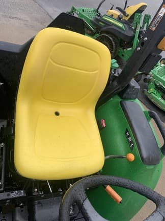 Image of John Deere 3038E equipment image 4