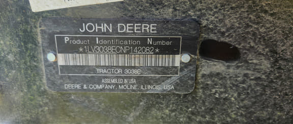 Image of John Deere 3038E equipment image 4