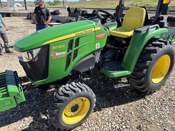 Image of John Deere 3038E equipment image 2