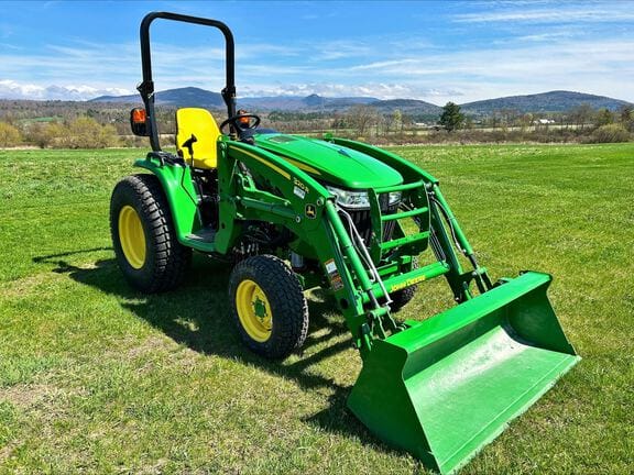 2023 John Deere 3039R Equipment Image0