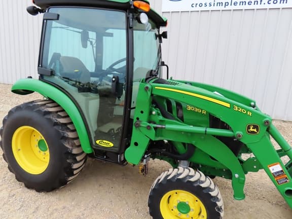 Image of John Deere 3039R equipment image 3