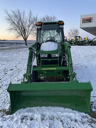 Image of John Deere 3046R equipment image 3