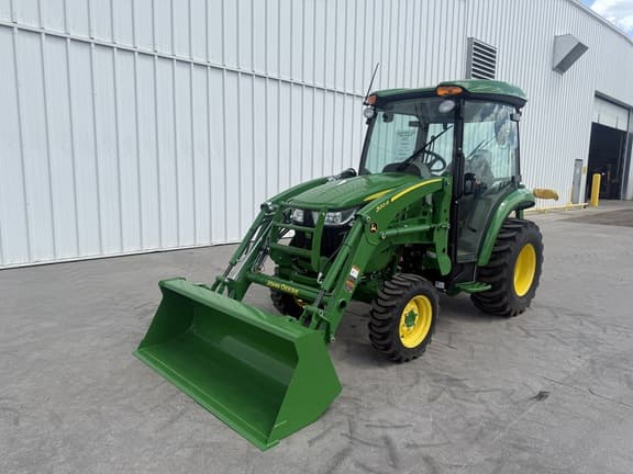 Image of John Deere 3046R equipment image 4