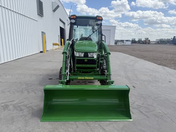 Image of John Deere 3046R equipment image 3