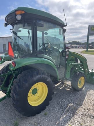 Image of John Deere 3046R equipment image 4