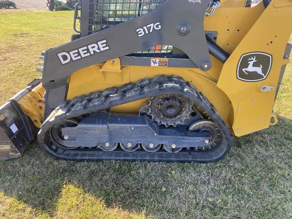 Image of John Deere 317G equipment image 4