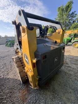Image of John Deere 317G equipment image 4
