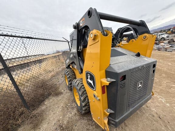 Image of John Deere 318G equipment image 4