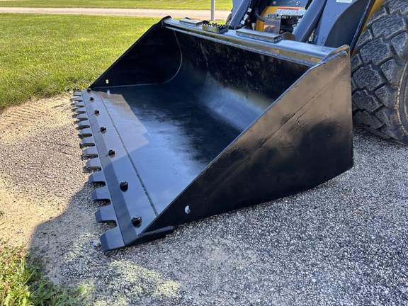 Image of John Deere 318G equipment image 4