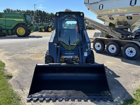 Image of John Deere 318G equipment image 2