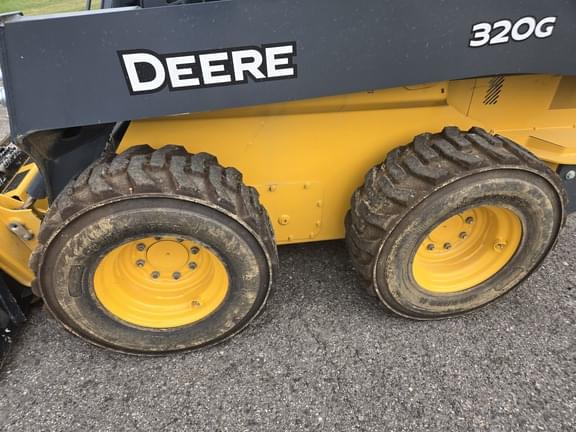 Image of John Deere 320G equipment image 4