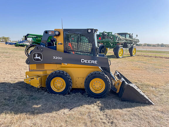 Image of John Deere 320G equipment image 3