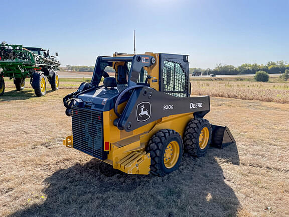 Image of John Deere 320G equipment image 4