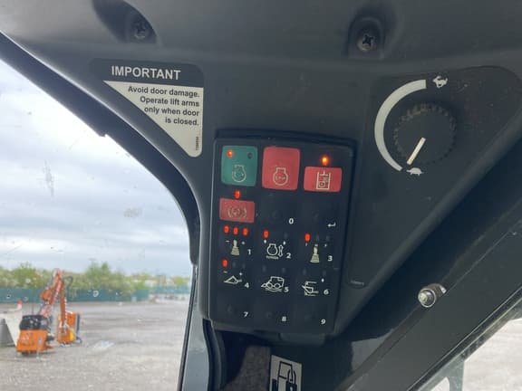 Image of John Deere 320G equipment image 4