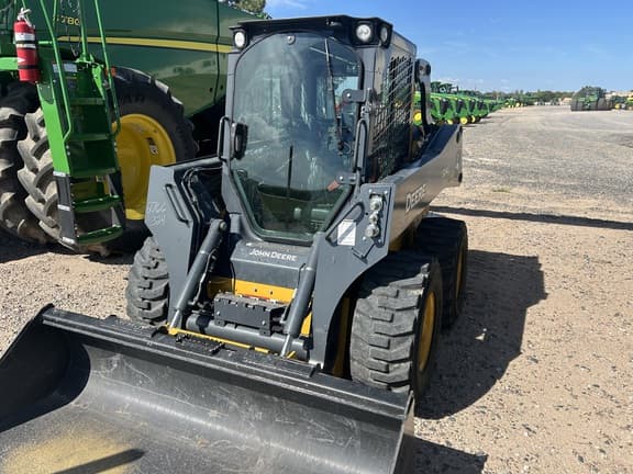 Image of John Deere 324G equipment image 2