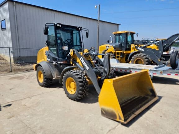 Image of John Deere 324P equipment image 4