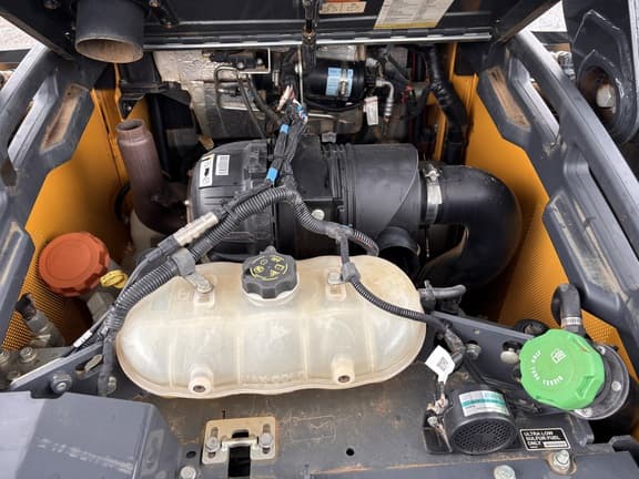 Image of John Deere 325G equipment image 4