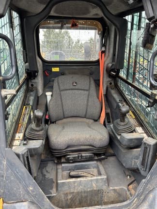 Image of John Deere 325G equipment image 4