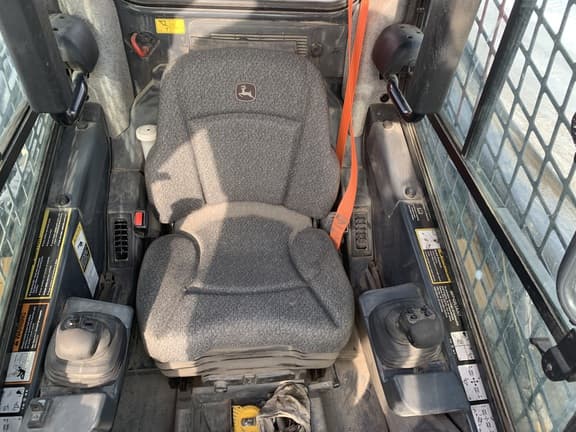 Image of John Deere 325G equipment image 4