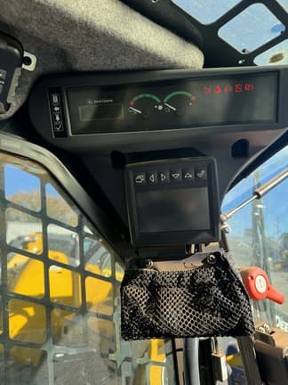 Image of John Deere 325G equipment image 4