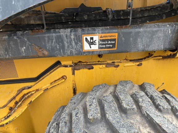 Image of John Deere 330G equipment image 2