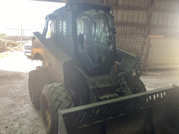 Image of John Deere 332G equipment image 2