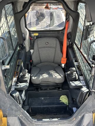 Image of John Deere 333G equipment image 3