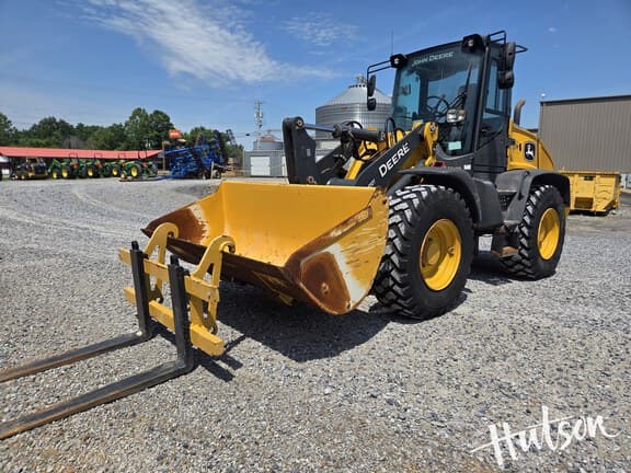 Image of John Deere 344P equipment image 2