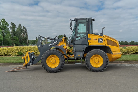 Image of John Deere 344L equipment image 1