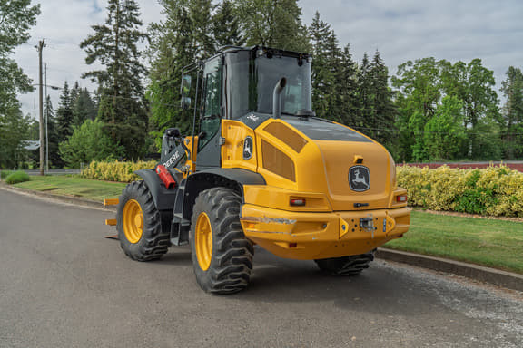Image of John Deere 344L equipment image 2