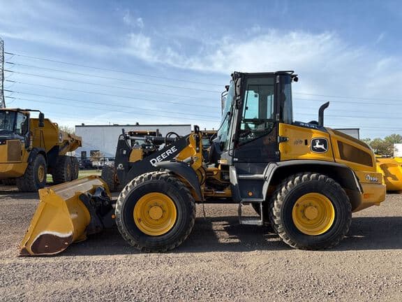 Image of John Deere 344L equipment image 1