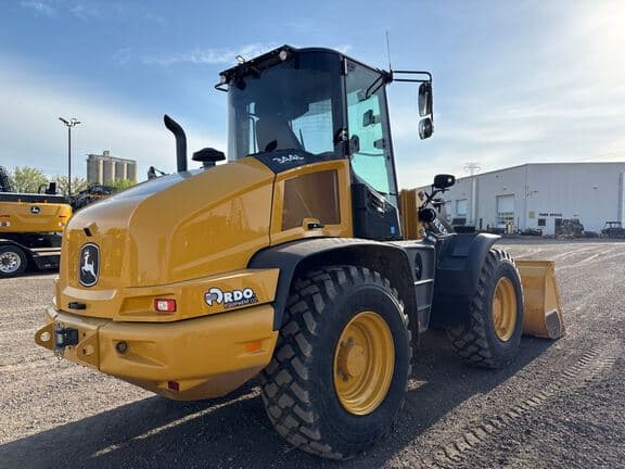 Image of John Deere 344L equipment image 4