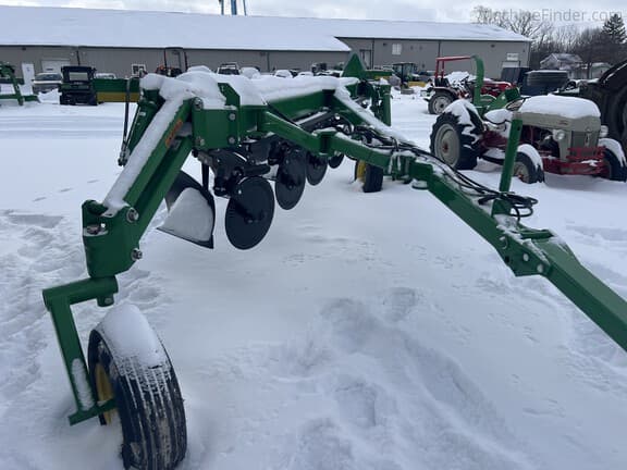 Image of John Deere 3710 equipment image 1