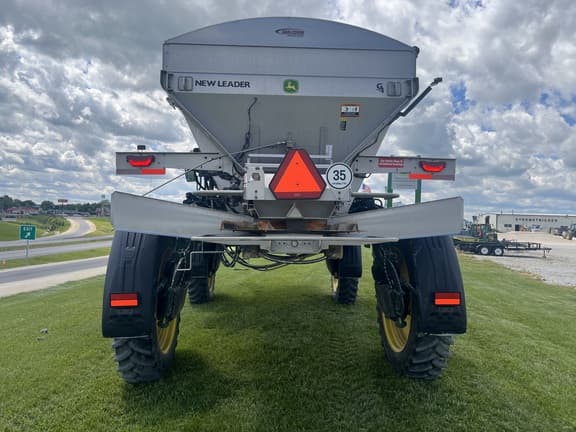 Image of John Deere 400R equipment image 4