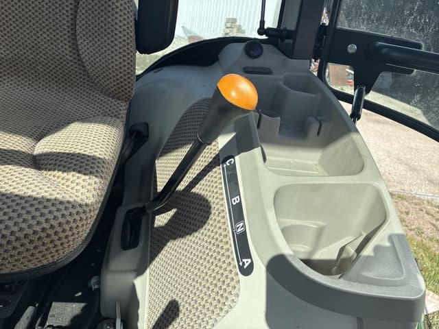 Image of John Deere 4044R equipment image 2