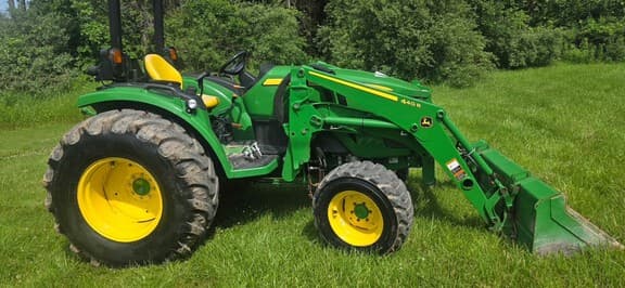 Image of John Deere 4052M equipment image 4