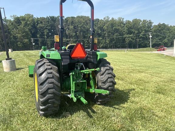 Image of John Deere 4066M equipment image 4