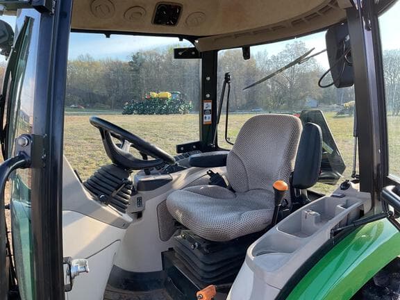 Image of John Deere 4066R equipment image 4