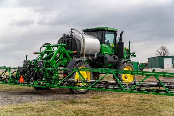 Image of John Deere 410R equipment image 4
