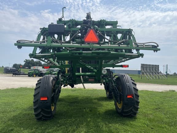 Image of John Deere 410R equipment image 4