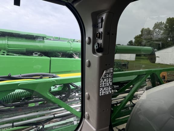 Image of John Deere 410R equipment image 3