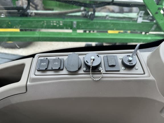 Image of John Deere 410R equipment image 4