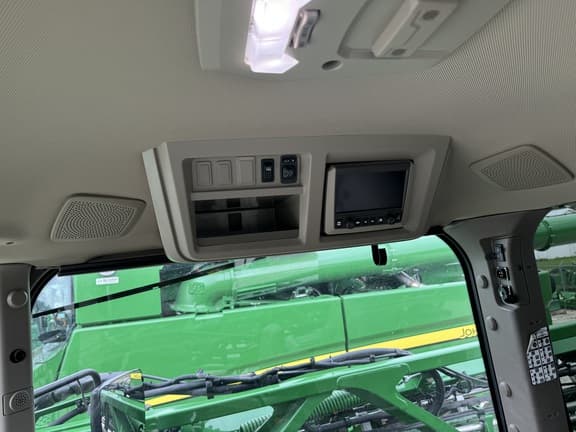 Image of John Deere 410R equipment image 1