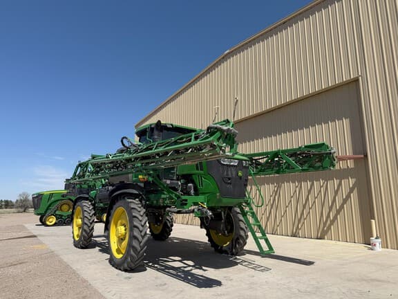 Image of John Deere 412R equipment image 3