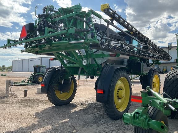 Image of John Deere 412R equipment image 4